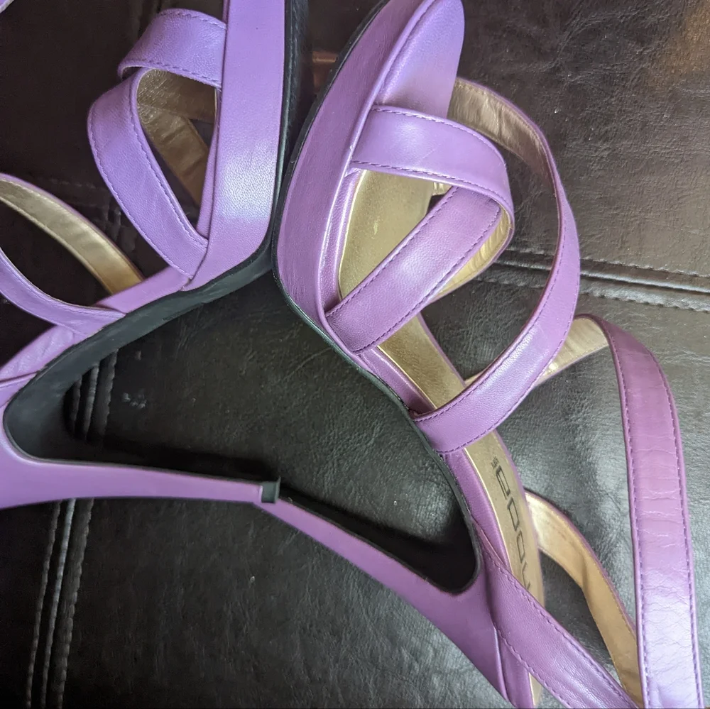 Moda Heels - Picture 2 of 3